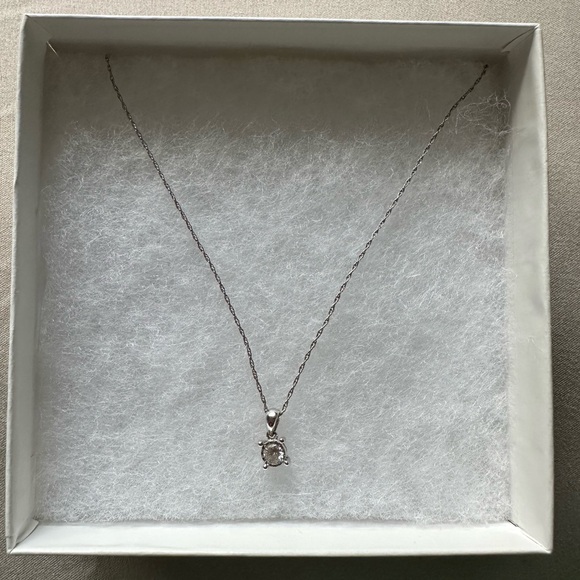 10K white gold diamond pendant necklace with ZEI diamond - Picture 5 of 9